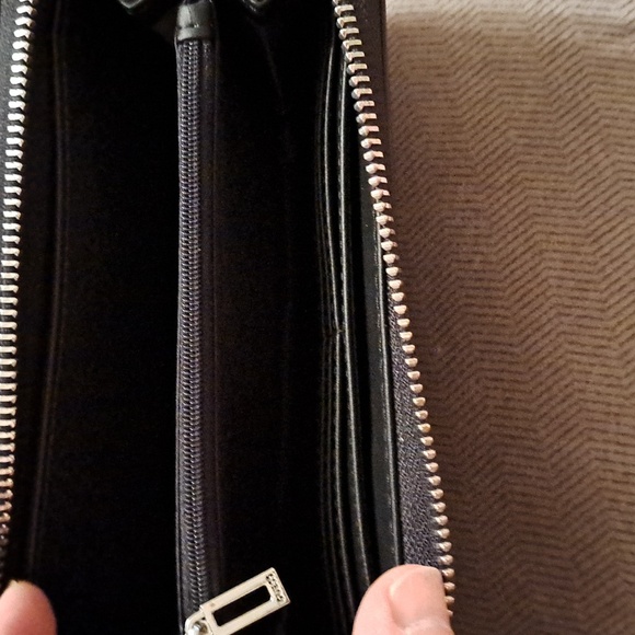 Guess Zippered Clutch Wallet - Picture 3 of 3